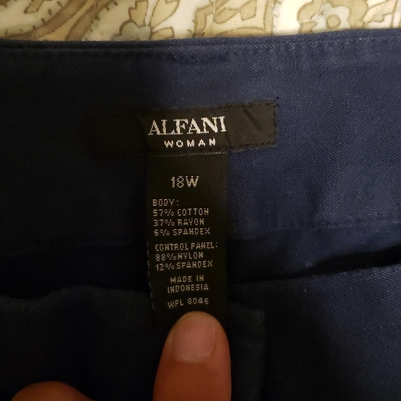 Capris - Picture 2 of 5